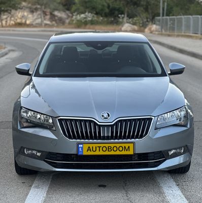 Škoda Superb 2ème main, 2018, main privée