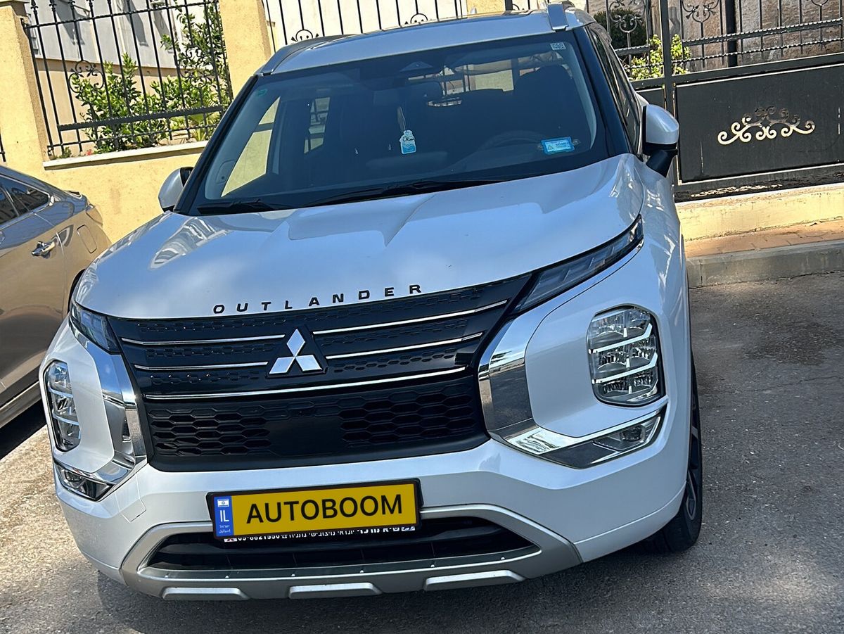 Mitsubishi Outlander 2nd hand, 2023, private hand