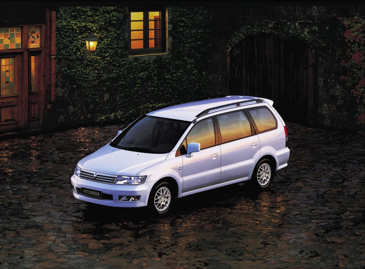 Mitsubishi Space Wagon 1997. Carrosserie, extérieur. Compact Van, 3 génération