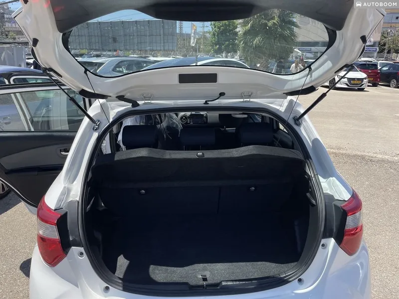 Toyota Yaris с пробегом, 2018