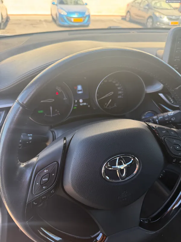 Toyota C-HR 2nd hand, 2023