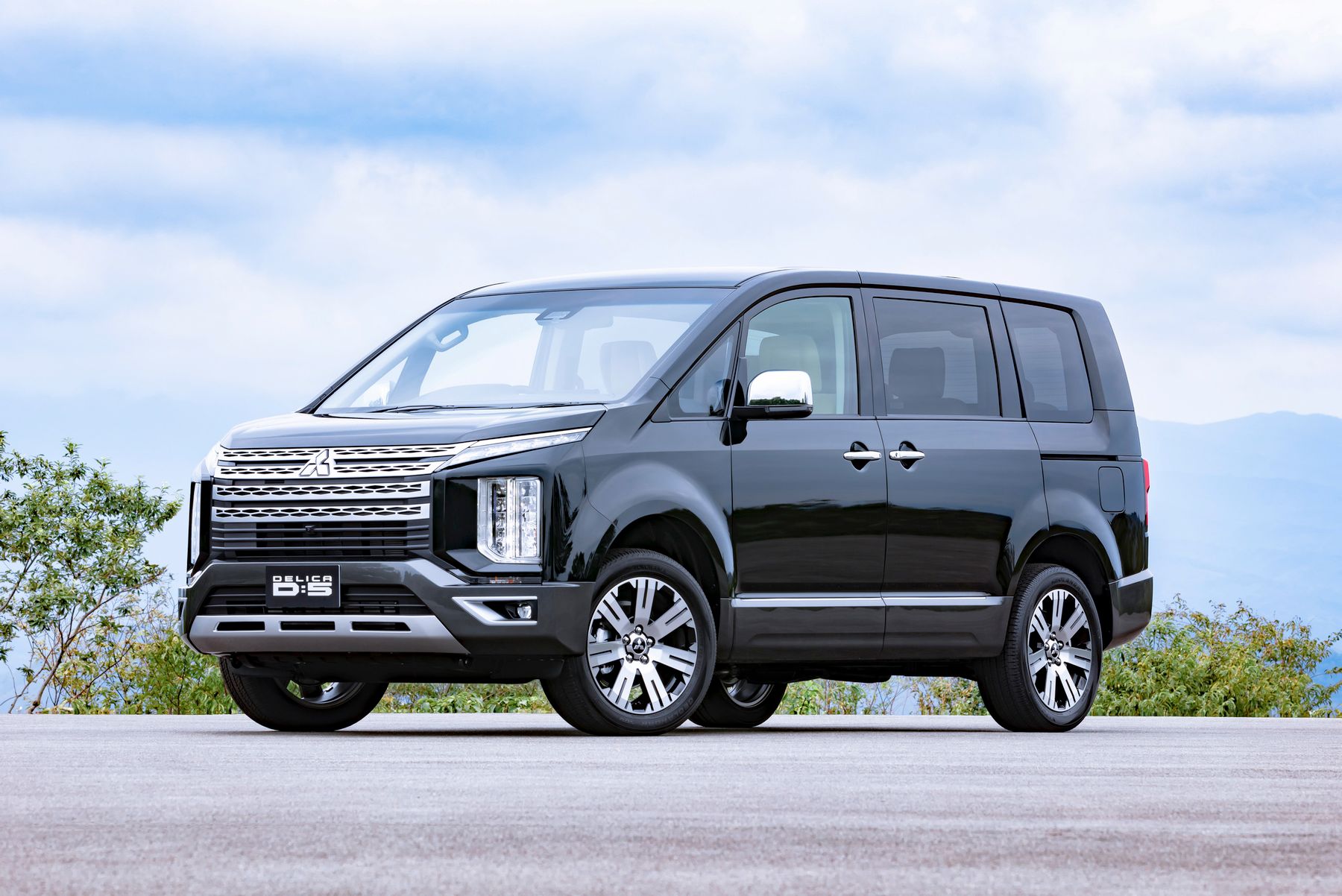 Mitsubishi minivan hot sale 2019
