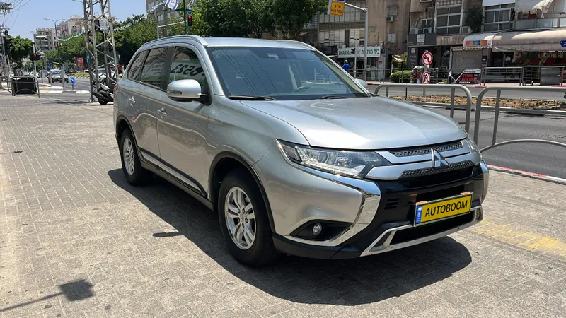 Mitsubishi Outlander 2nd hand, 2020