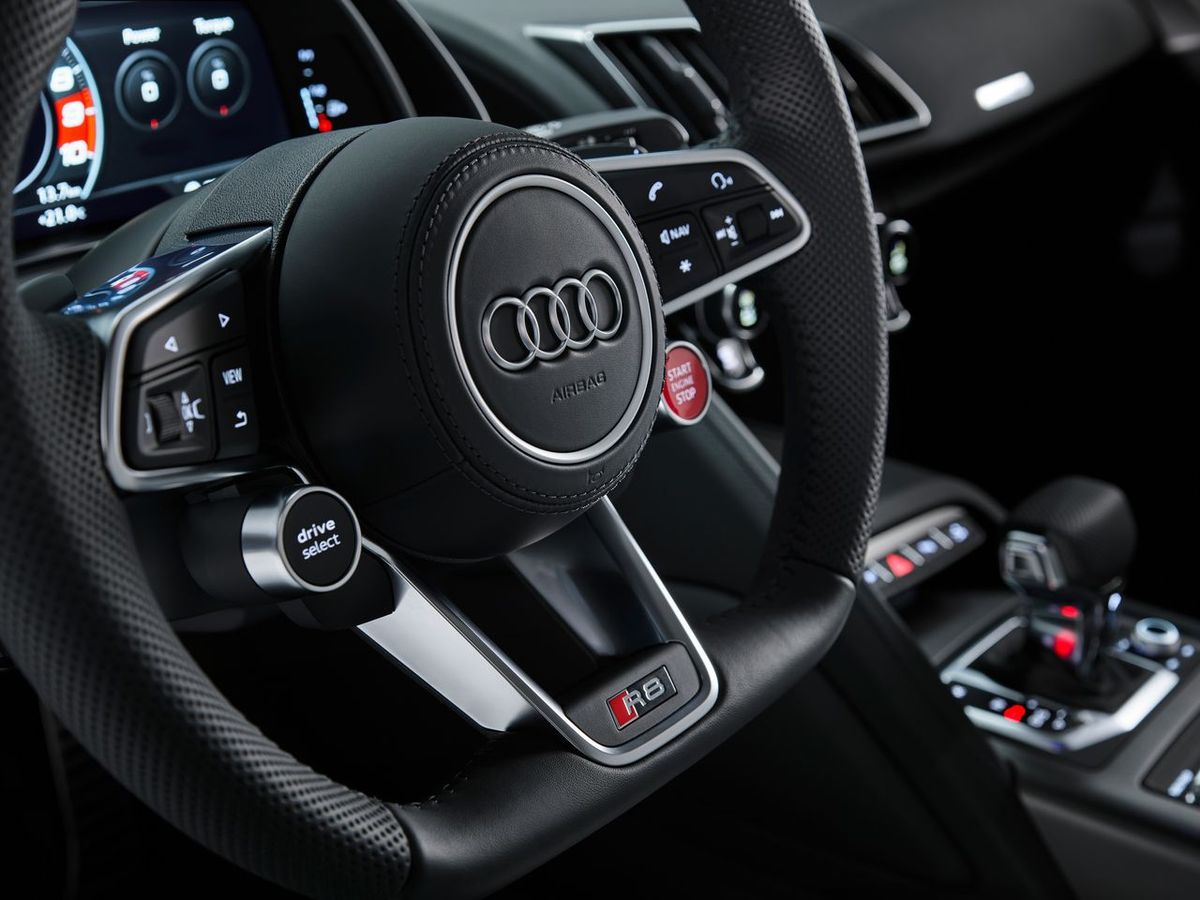 Audi R8 2018. Volant. Coupé, 2 génération, restyling