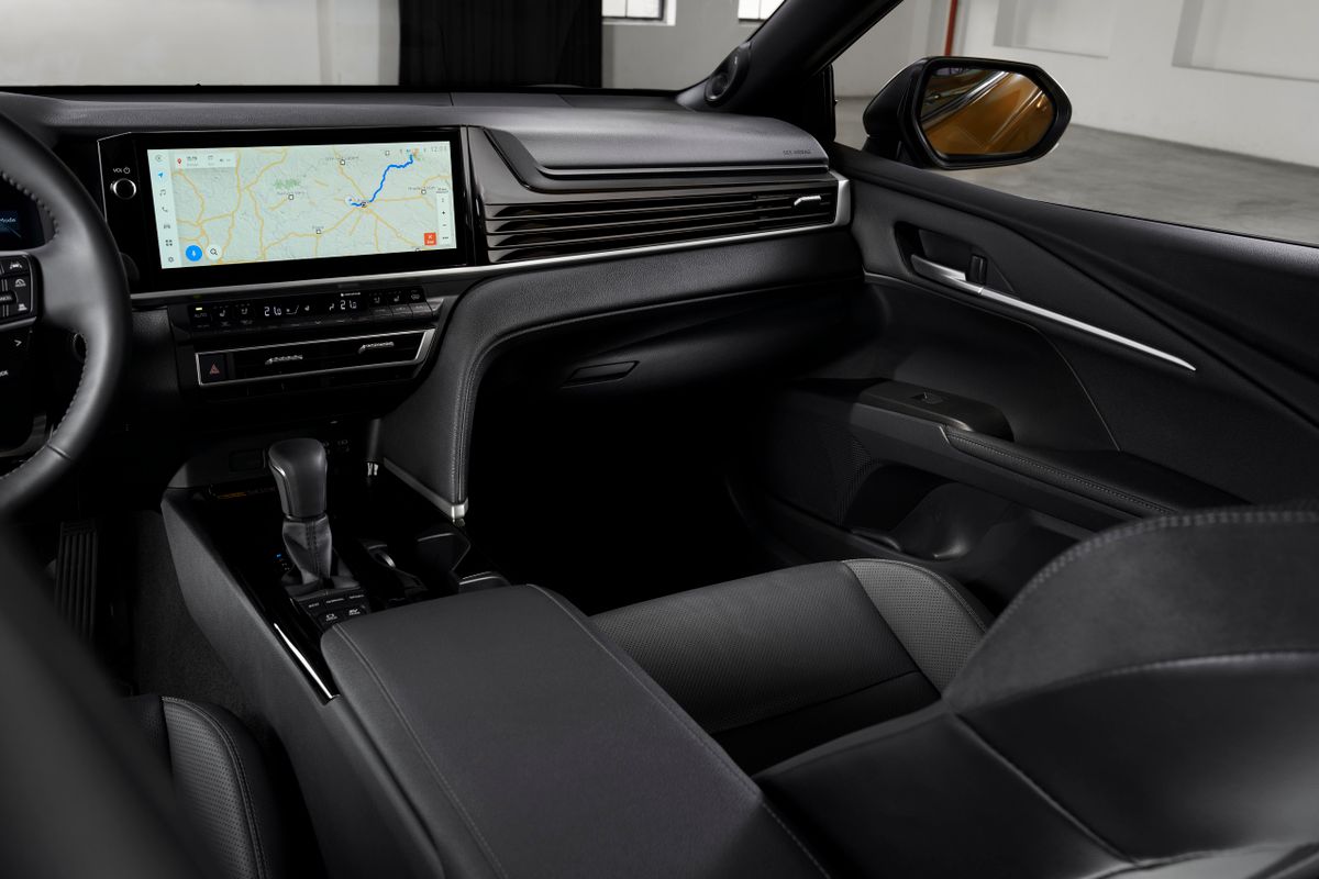Toyota Camry 2023. Передние сидения. Седан, 9 поколение