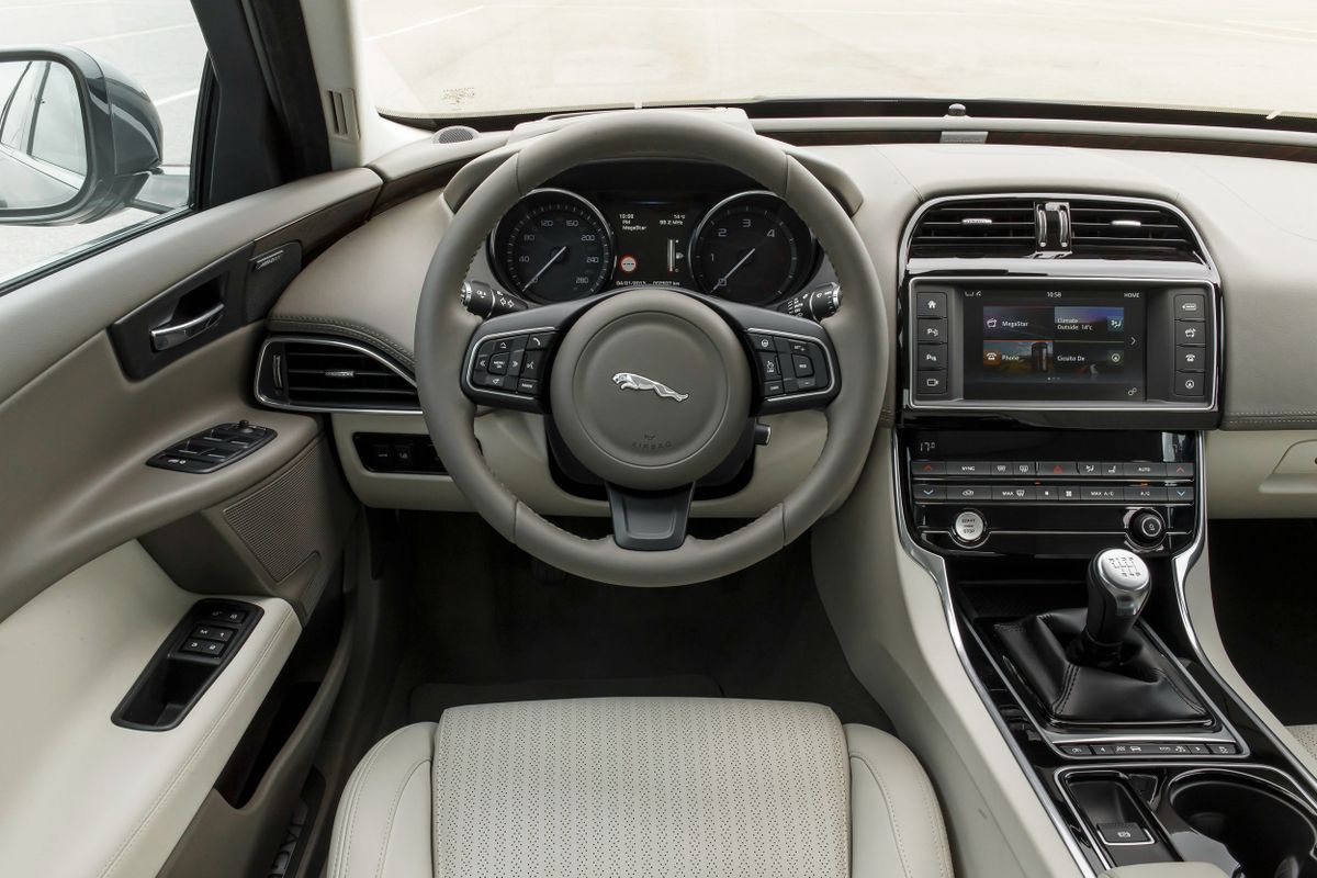 Jaguar XE 2015. Dashboard. Sedan, 1 generation