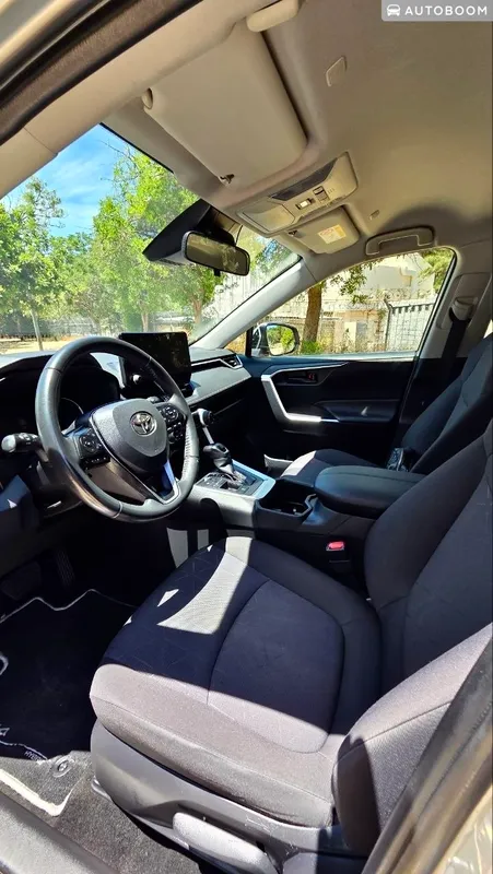 Toyota RAV4 с пробегом, 2023