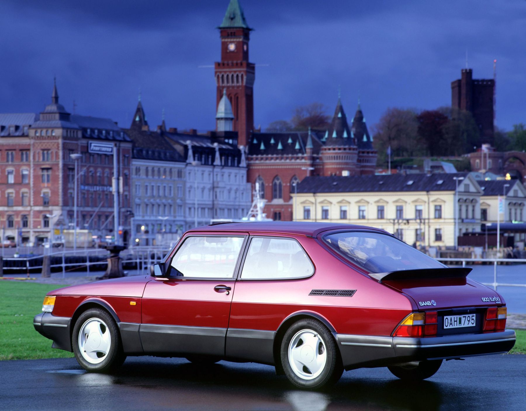 Porsche 911 Saab 900 1