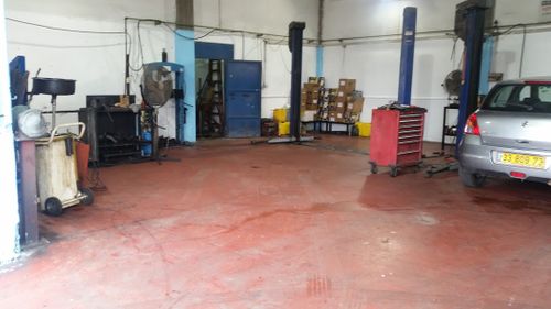 Lev Hashnaim Garage. Photo 1