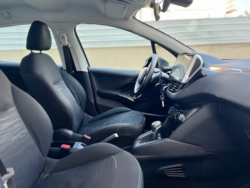 Peugeot 208 2nd hand, 2017, private hand