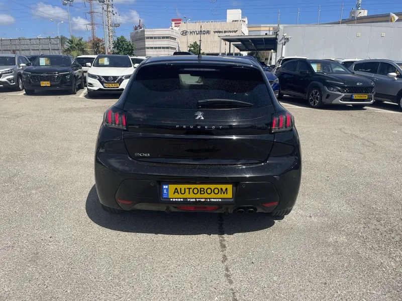 Peugeot 208 с пробегом, 2022