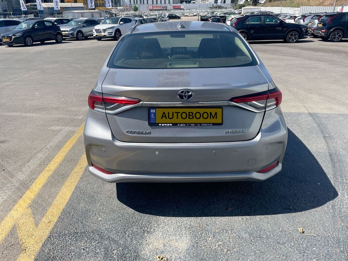 Toyota Corolla с пробегом, 2021
