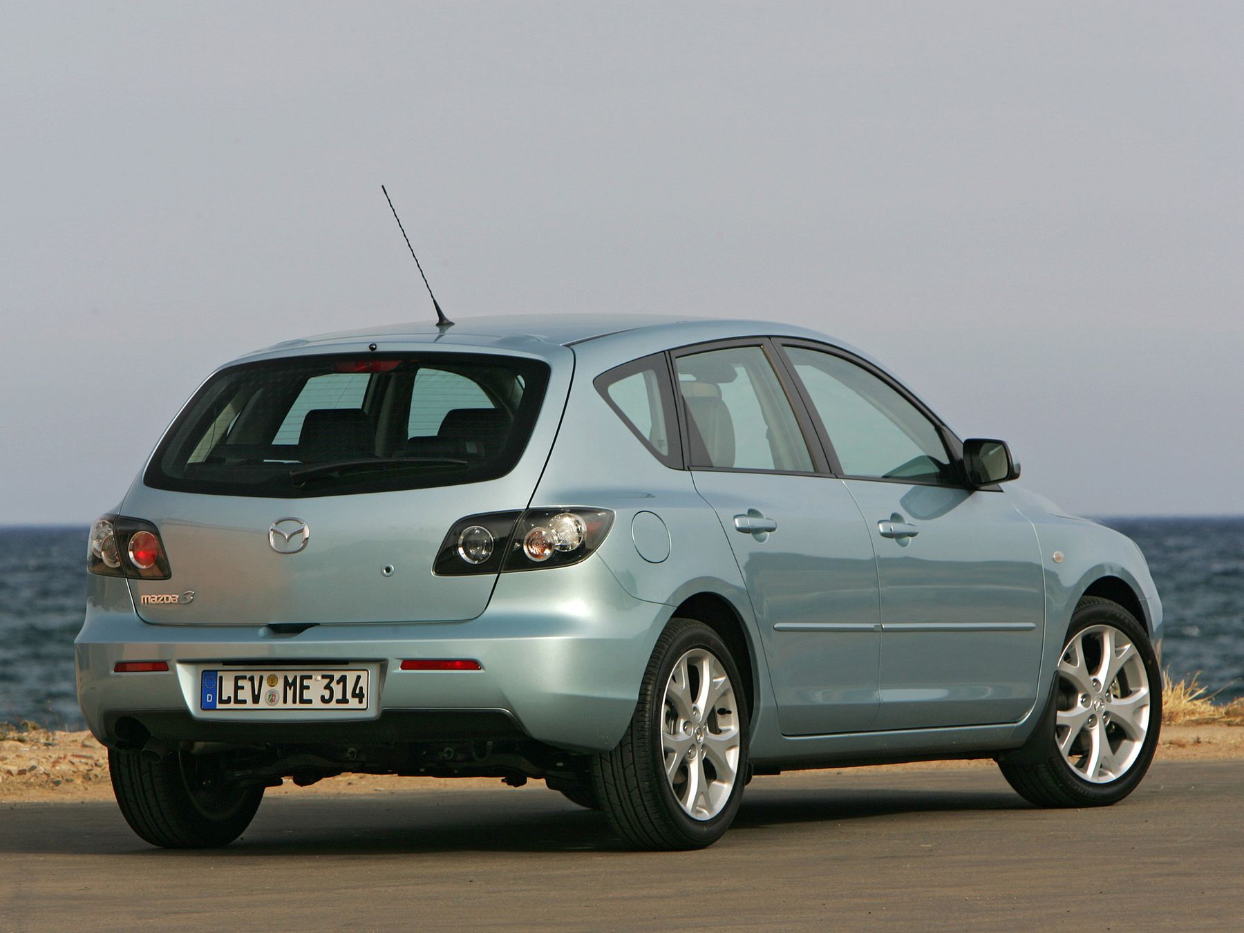 2009 г. Мазда 3 2006 хэтчбек 1.6. Мазда 3 хэтчбек 1 поколение. Mazda 3 BK Hatchback. Mazda 3 BK 2.0 хэтчбек.