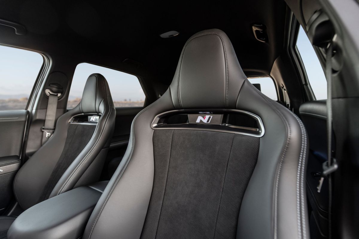 Hyundai IONIQ 5 N 2023. Передние сидения. Хэтчбек 5 дв., 1 поколение