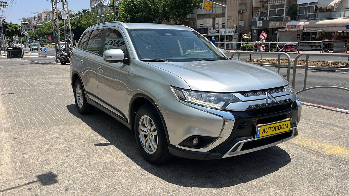 Mitsubishi Outlander 2nd hand, 2020