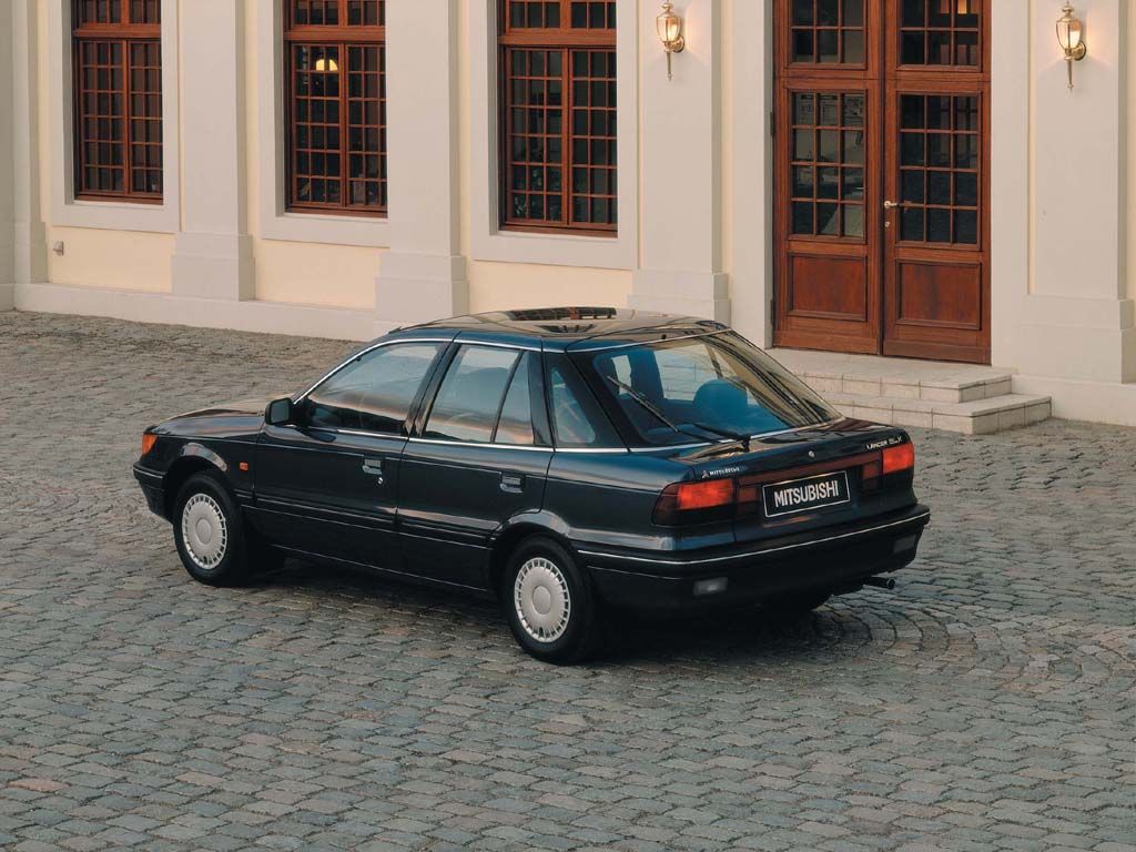 Mitsubishi Lancer 1988. Carrosserie, extérieur. Hatchback 5-portes, 5 génération