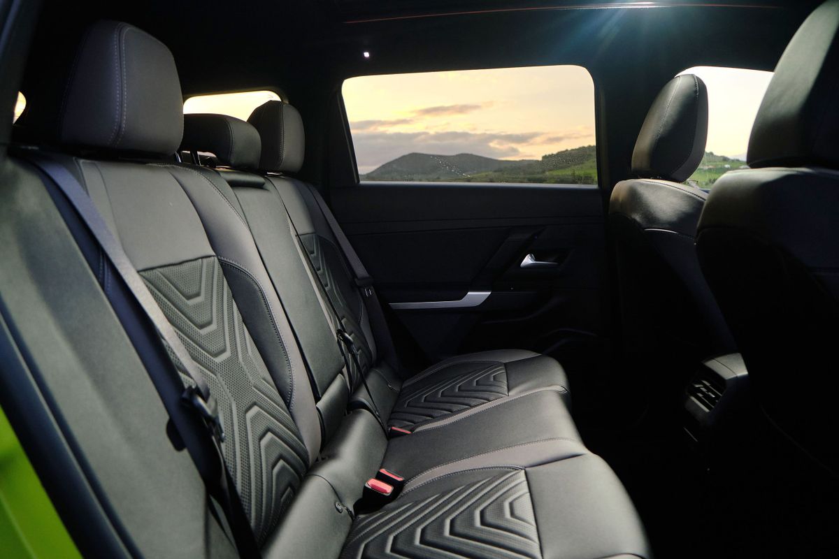 Jeep Compass 2025. Задние сидения. SUV 5 дв., 3 поколение