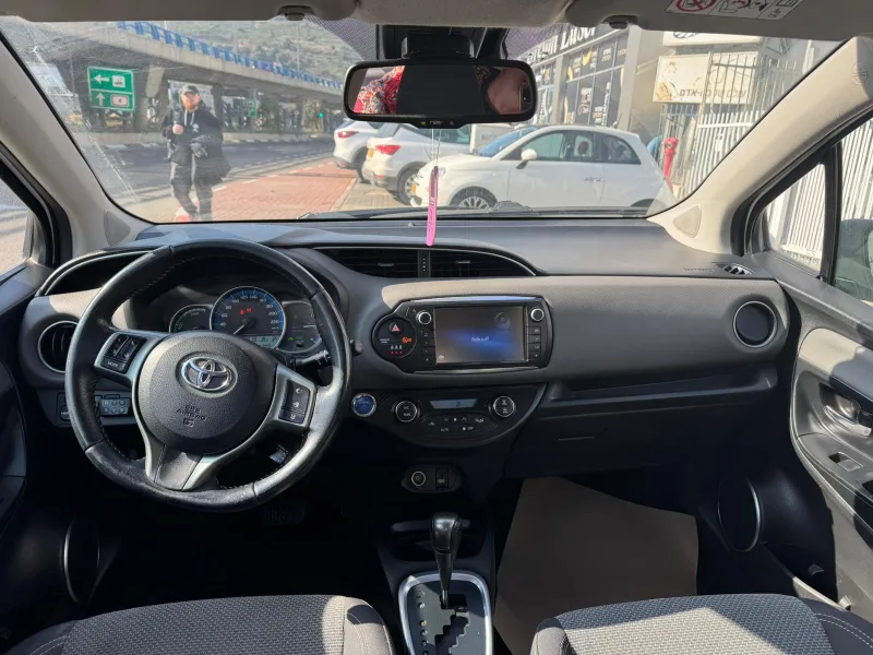 Toyota Yaris с пробегом, 2017, частная рука