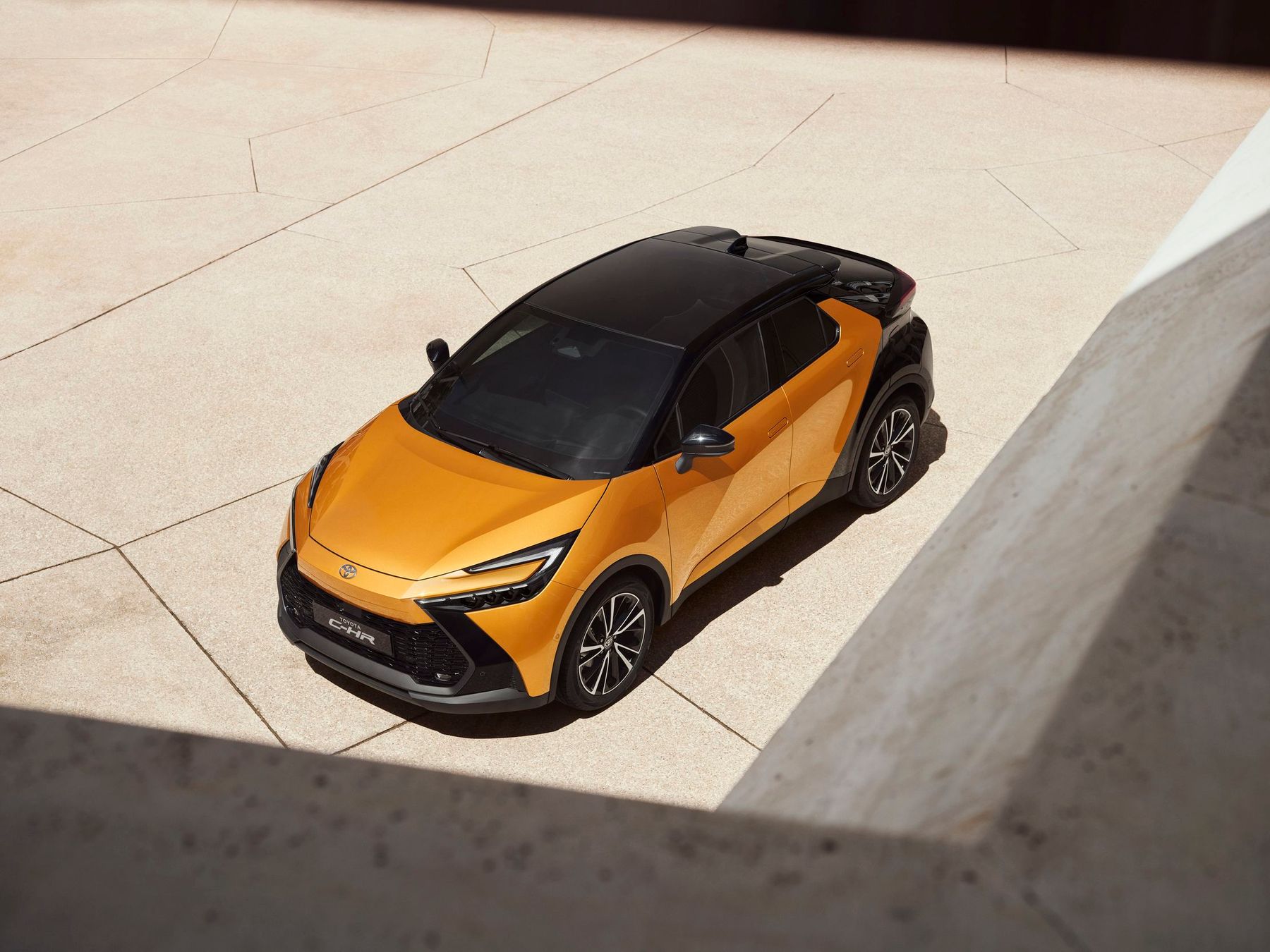 טויוטה C-HR ‏2023. מרכב, צורה. רכב שטח 5 דלתות, 2 דור