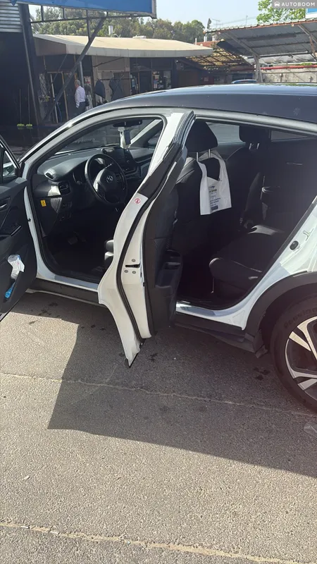 Toyota C-HR 2nd hand, 2022, private