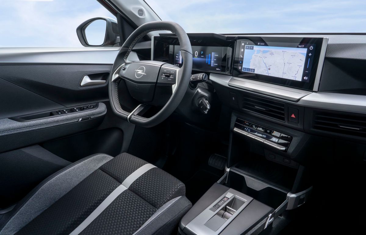 Opel Frontera 2024. Передние сидения. Внедорожник 5 дв., 3 поколение