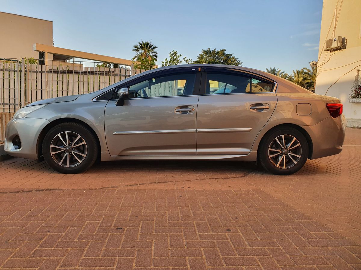 Toyota Avensis 2nd hand, 2018, private hand