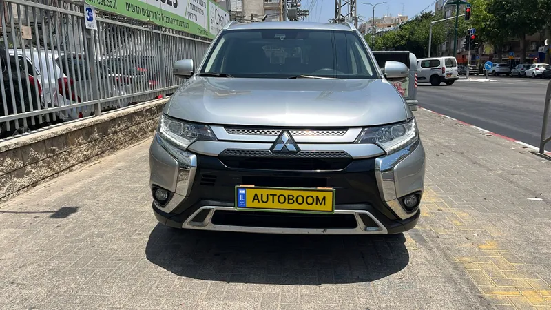 Mitsubishi Outlander 2nd hand, 2020