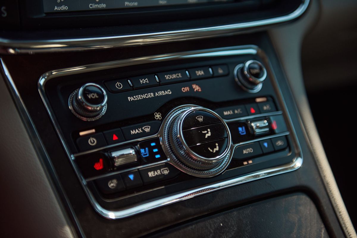 Lincoln Continental 2016. Console centrale. Berline, 10 génération