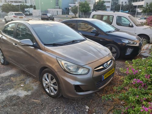 Hyundai i25 с пробегом, 2011, частная рука