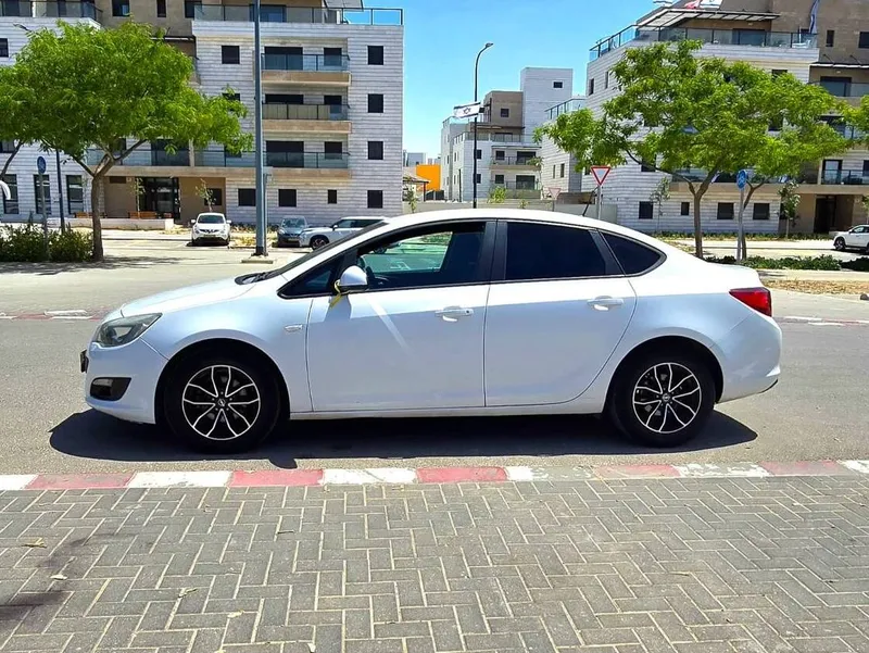 Opel Astra с пробегом, 2016
