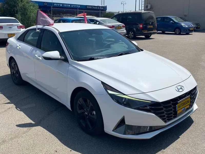 Hyundai Elantra с пробегом, 2022