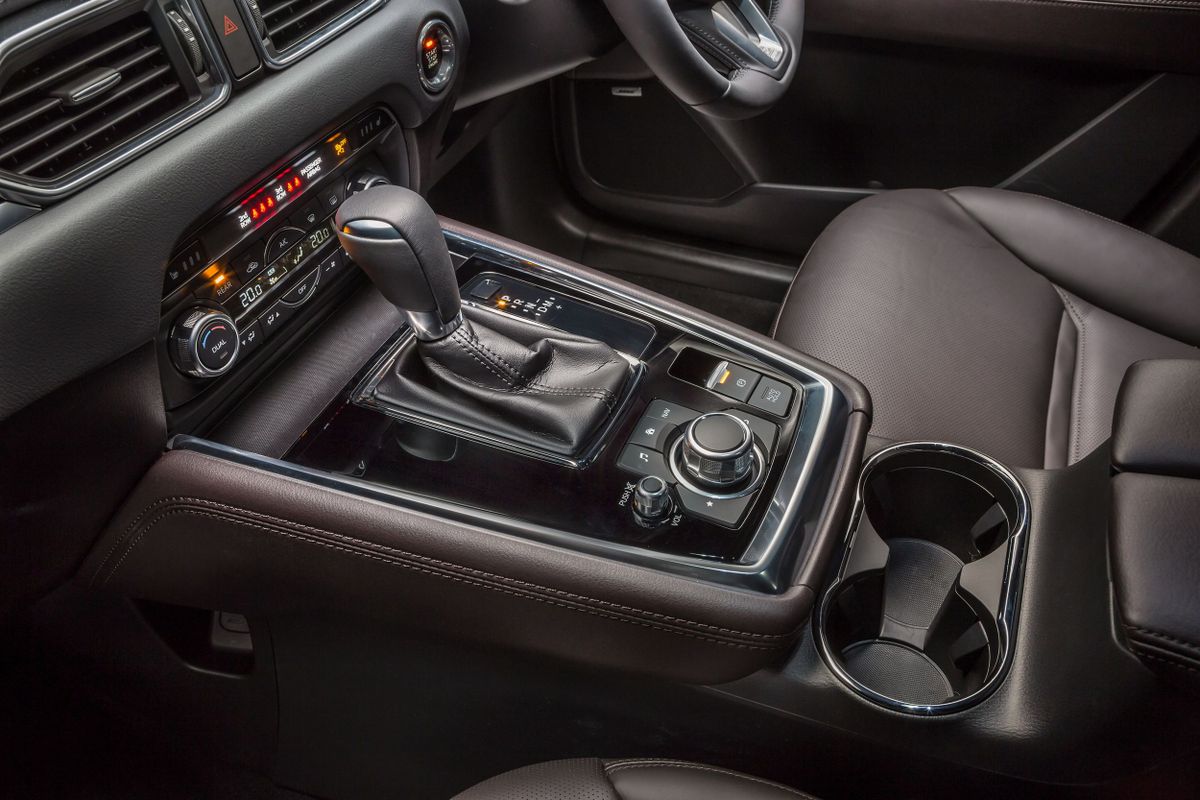 Mazda CX-8 2017. Center console. SUV 5-doors, 1 generation