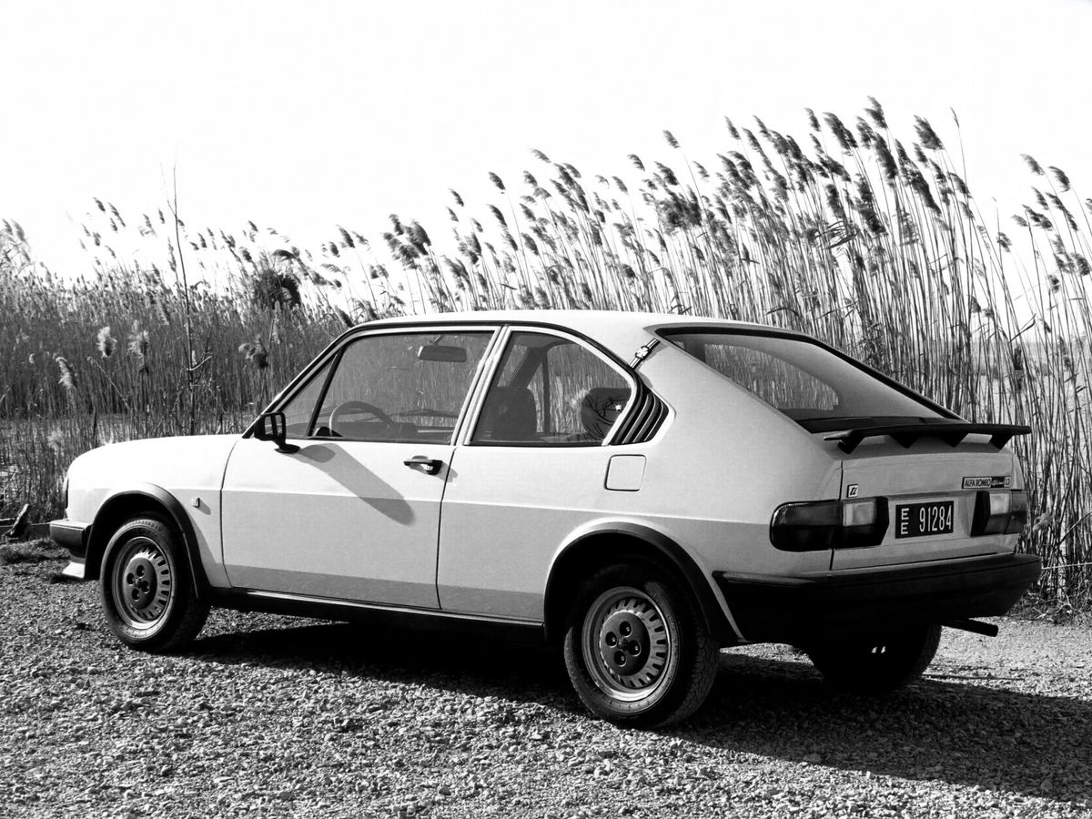 אלפא רומיאו אלפאסוד ‏1971. מרכב, צורה. מיני 3 דלתות, 1 דור