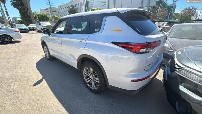 Mitsubishi Outlander 2nd hand, 2023