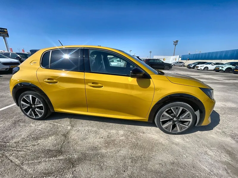 Peugeot 208 2nd hand, 2021, private hand