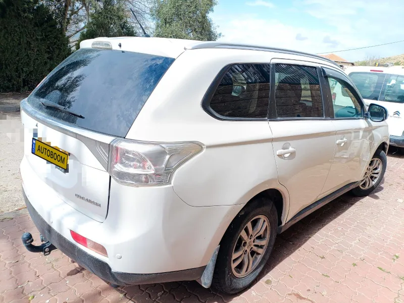 Mitsubishi Outlander 2nd hand, 2015, private