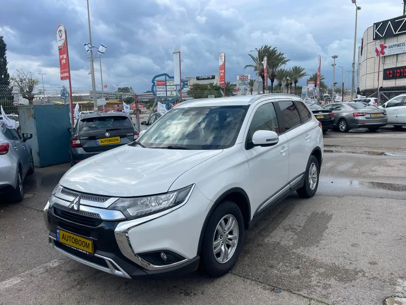 Mitsubishi Outlander 2nd hand, 2021, private hand