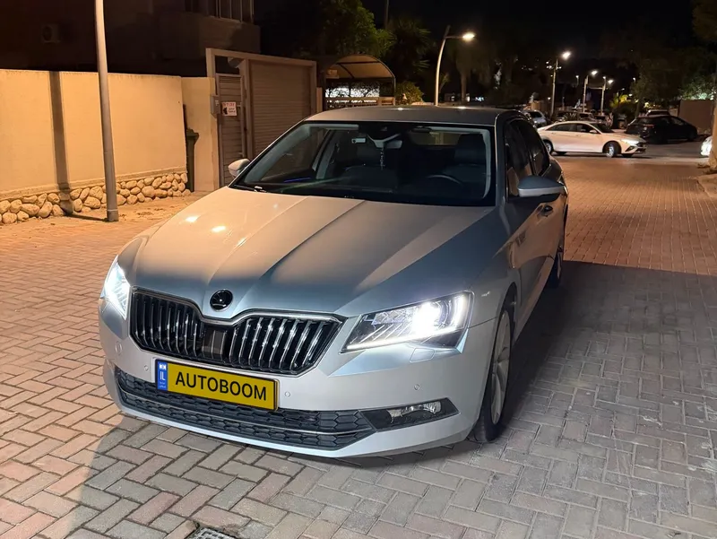 סקודה סופרב יד 2 רכב, 2019, פרטי