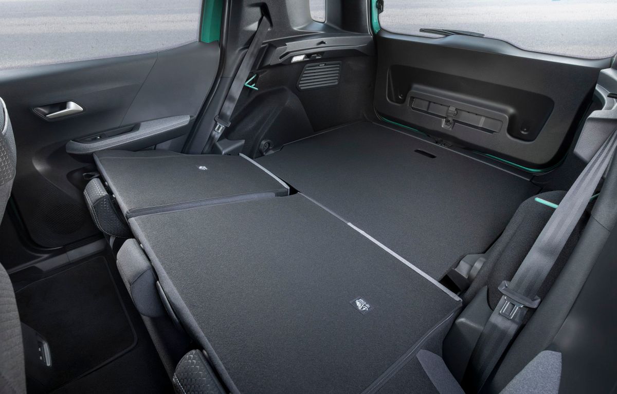 Opel Frontera 2024. Задние сидения. Внедорожник 5 дв., 3 поколение