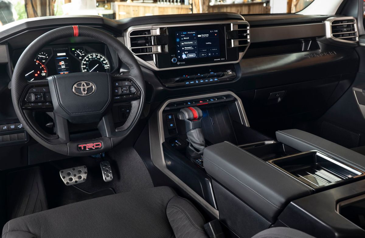 Toyota Tundra 2021. Siéges avants. 2 pick-up, 3 génération