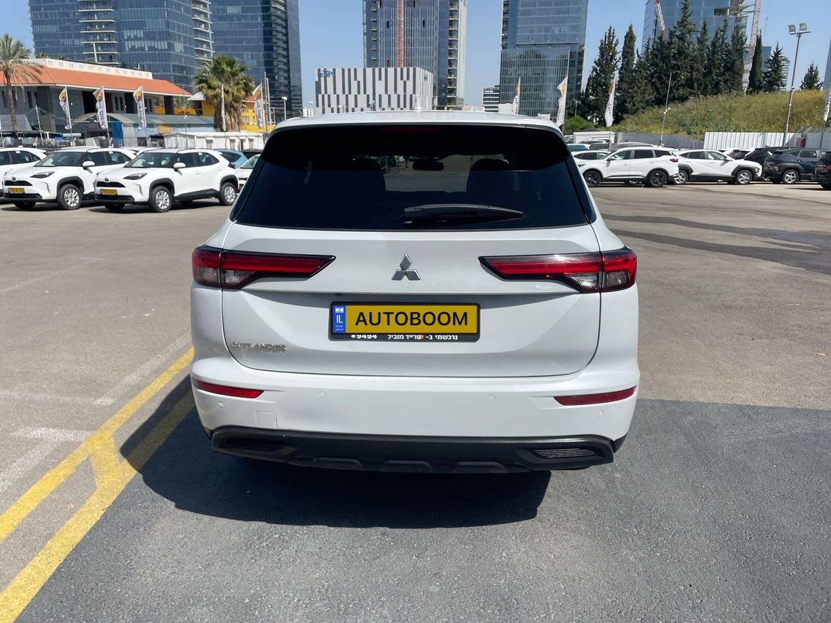 Mitsubishi Outlander 2nd hand, 2022