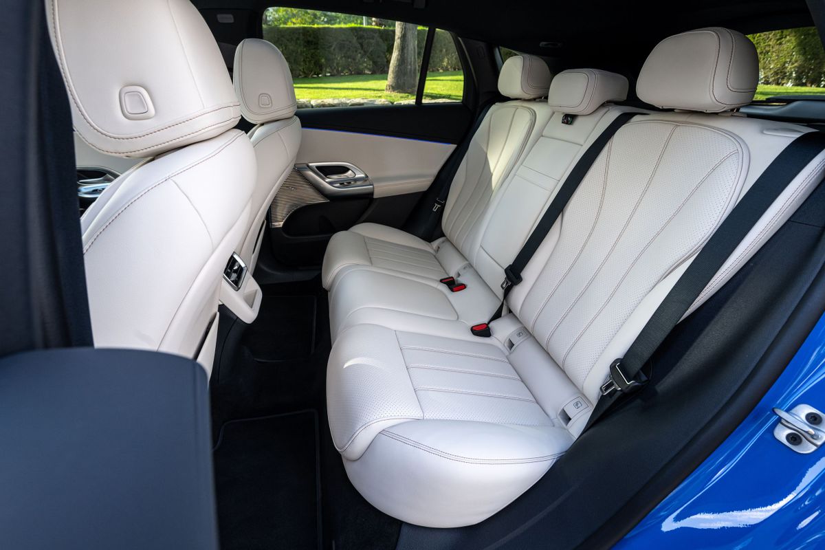 Mercedes GLC 2026. Задние сидения. SUV 5 дв., 3 поколение