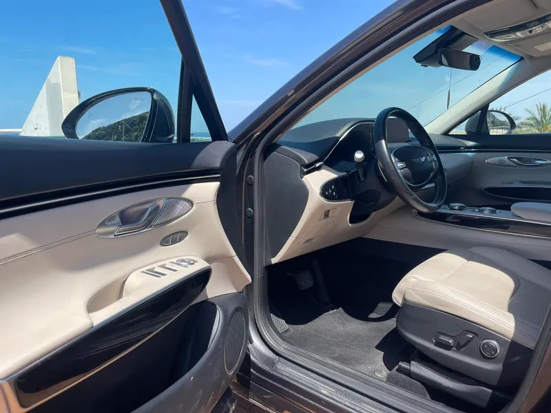 Genesis GV70 2nd hand, 2022, private hand