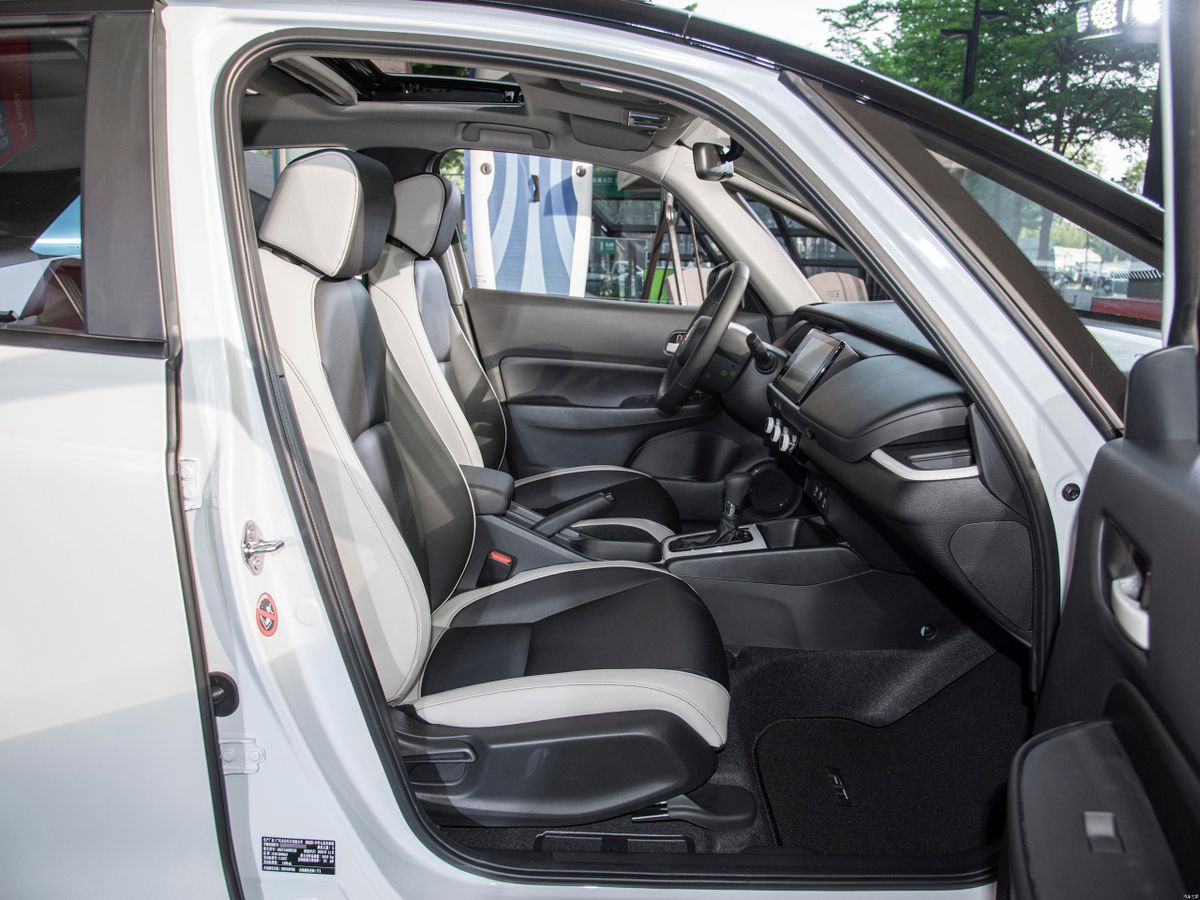 Хонда Джаз Кросстар 2023. Передние сидения. Мини 5 дверей, 1 поколение, рестайлинг
