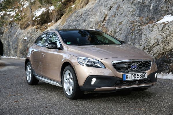 Volvo V40 Cross Country 2017. Bodywork, Exterior. Hatchback 5-door, 1 generation, restyling