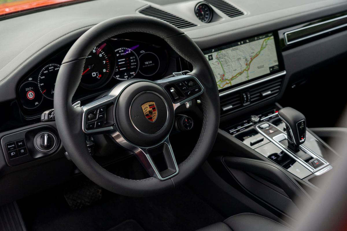 Porsche Cayenne Coupe 2019. Dashboard. SUV Coupe, 1 generation