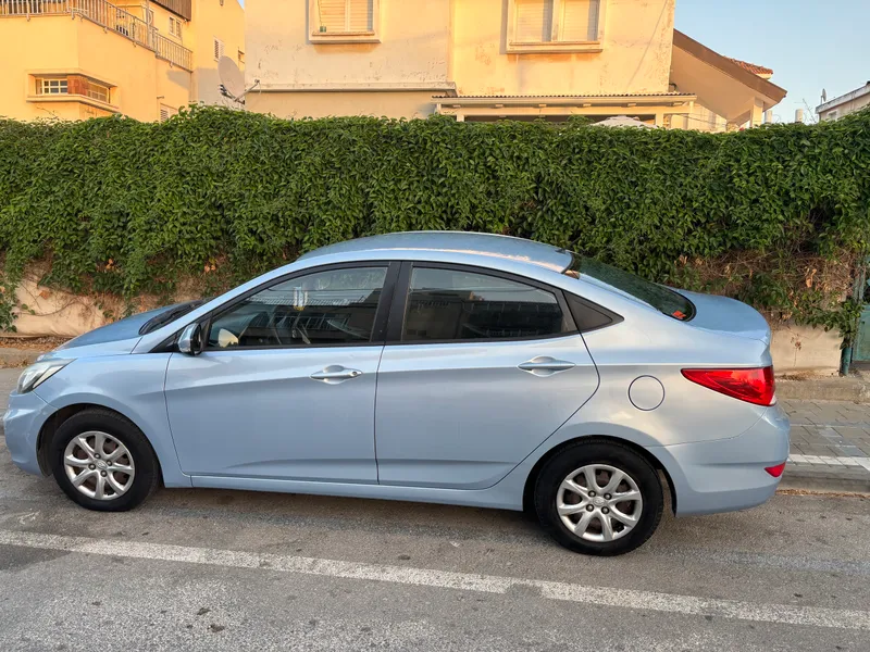 Hyundai i25 2nd hand, 2013