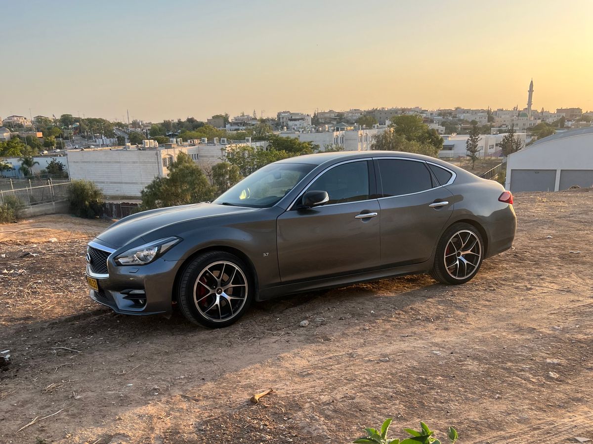 Infiniti Q70 2nd hand, 2015, private