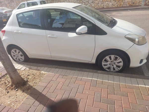 Toyota Yaris с пробегом, 2012, частная рука