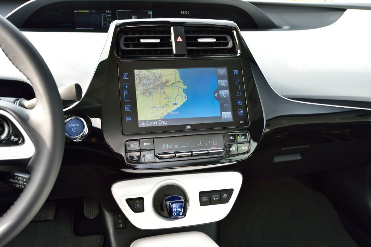 Тойота Приус Plug-In 2016. Навигационная система. Лифтбэк, 4 поколение